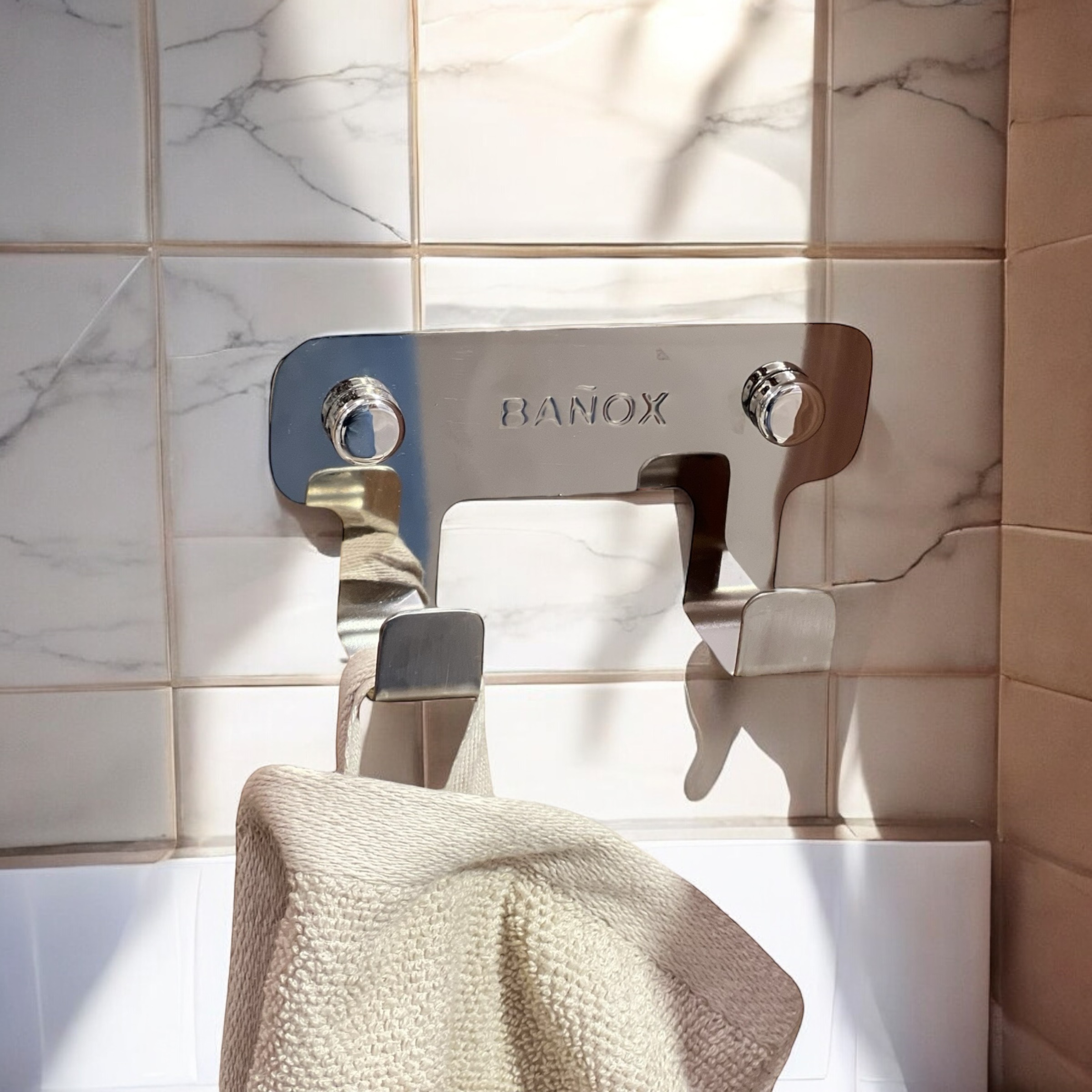 علاقة ملابس و مناشف 2 خطاف من الفولاذ المقاوم للصدأ باللون الفضي