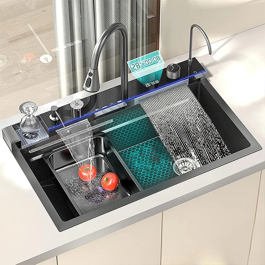 ( طلب مسبق ) حوض مطبخ سمارت الاصيل تركي اصلي عدد 5 زرار مقاس 75 × 45 سم خلاط شداد 3 نظام وخلاط شلال و خشبة التقطيع وقورمة وضاغط صابون ومغسلة اكواب وحنفية فلتر وسلة وصفاية والصرف 4 بوصة اللون اسود